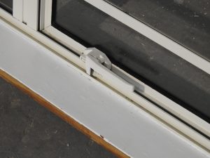 Bungalow / Deco Style Off White Aluminium Single Awning Window
