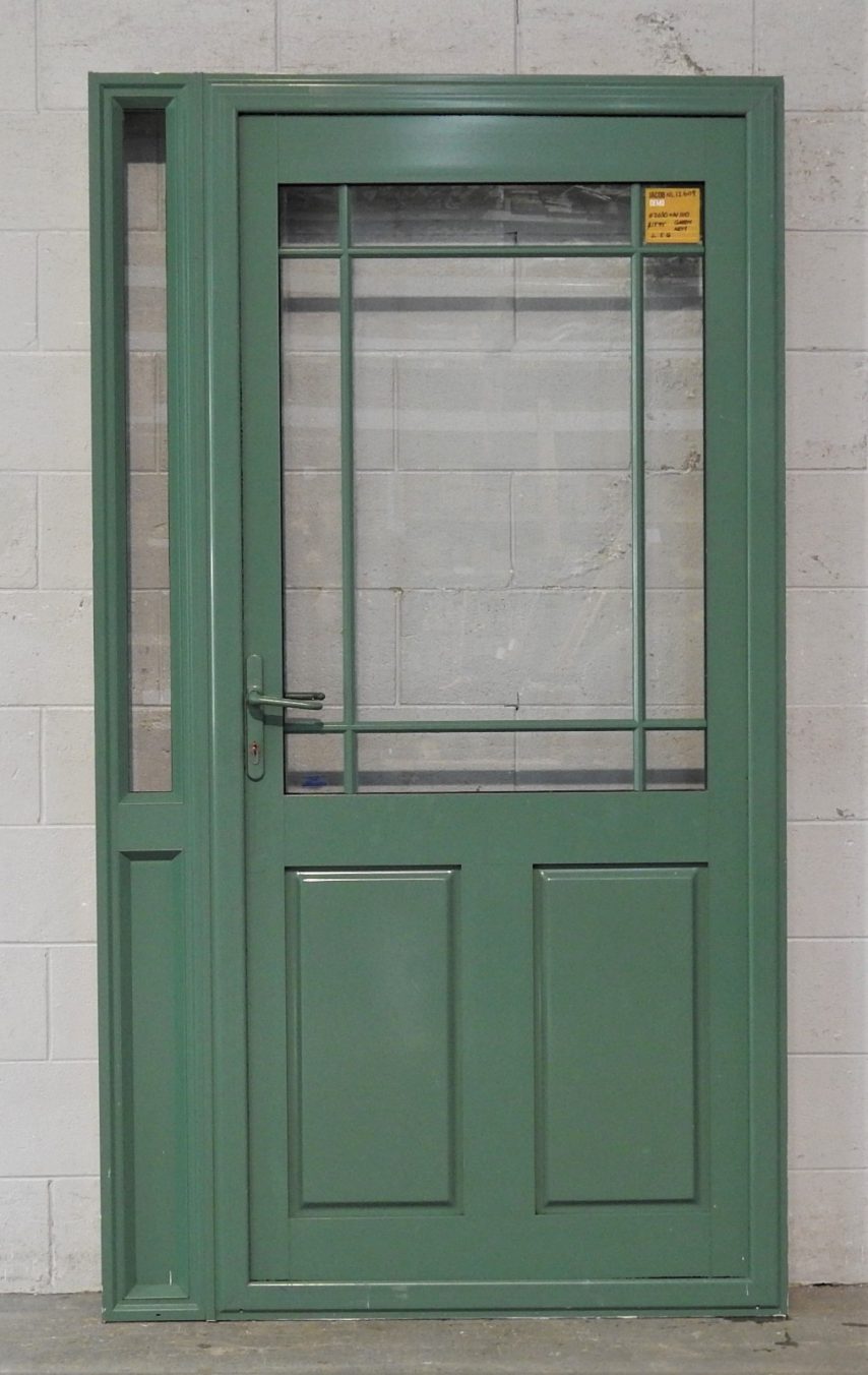 Villa Style Green Aluminium Door with Sidelight