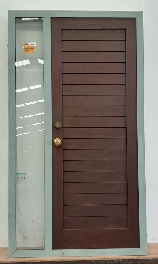 Grey aluminium frame with cedar door and sidelight