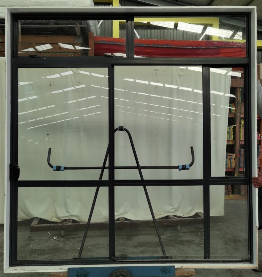 Gravel aluminium sliding door