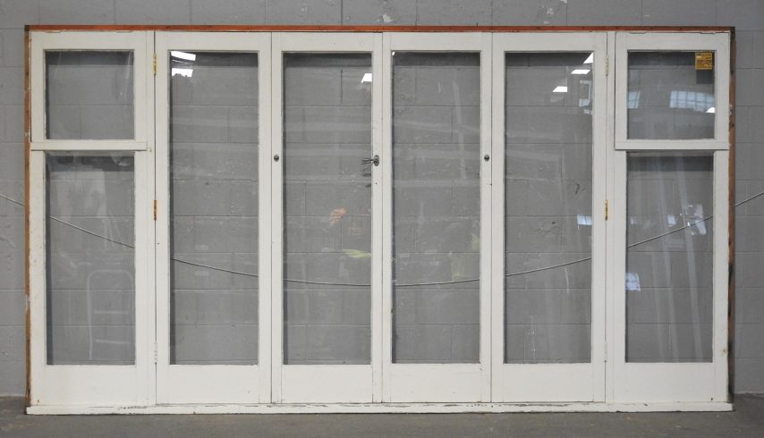 Wooden Cantilever Bi-Fold Doors With Sidelights