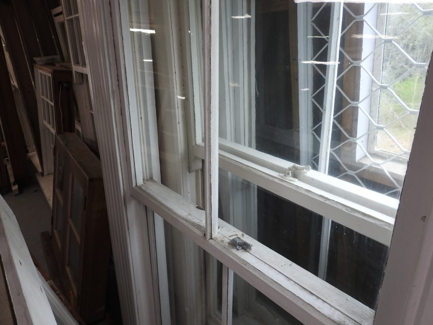 Villa Wooden Double-Hung Window