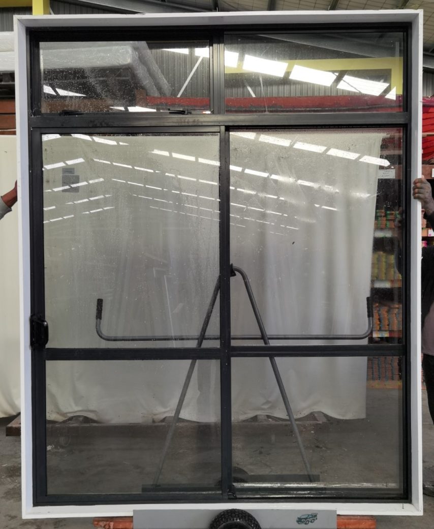 Gravel aluminium sliding door
