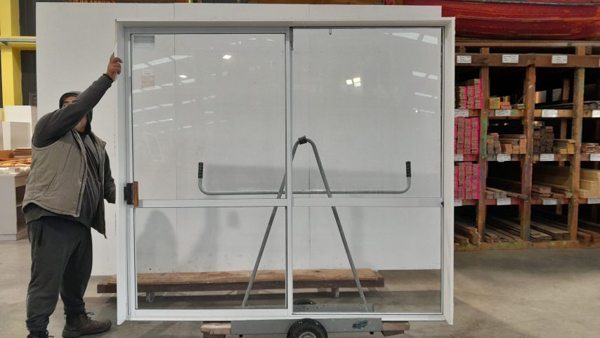 White aluminium sliding door