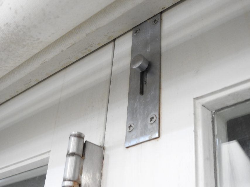 Wooden Bi-Fold Doors - Cantilever Type