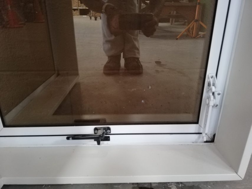 White Aluminium Corner Awing Window