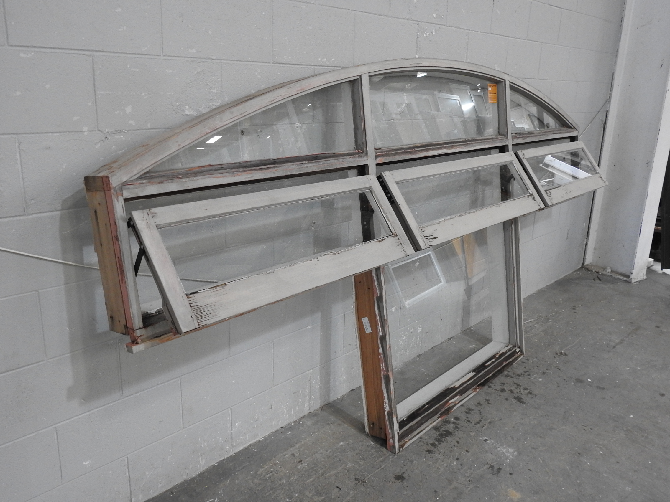 Wooden Arched Triple Awning Window With Top/Bottomlight