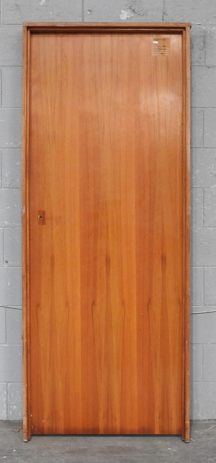 Wooden Rimu Veneer Flush Panel Door Hung in Frame