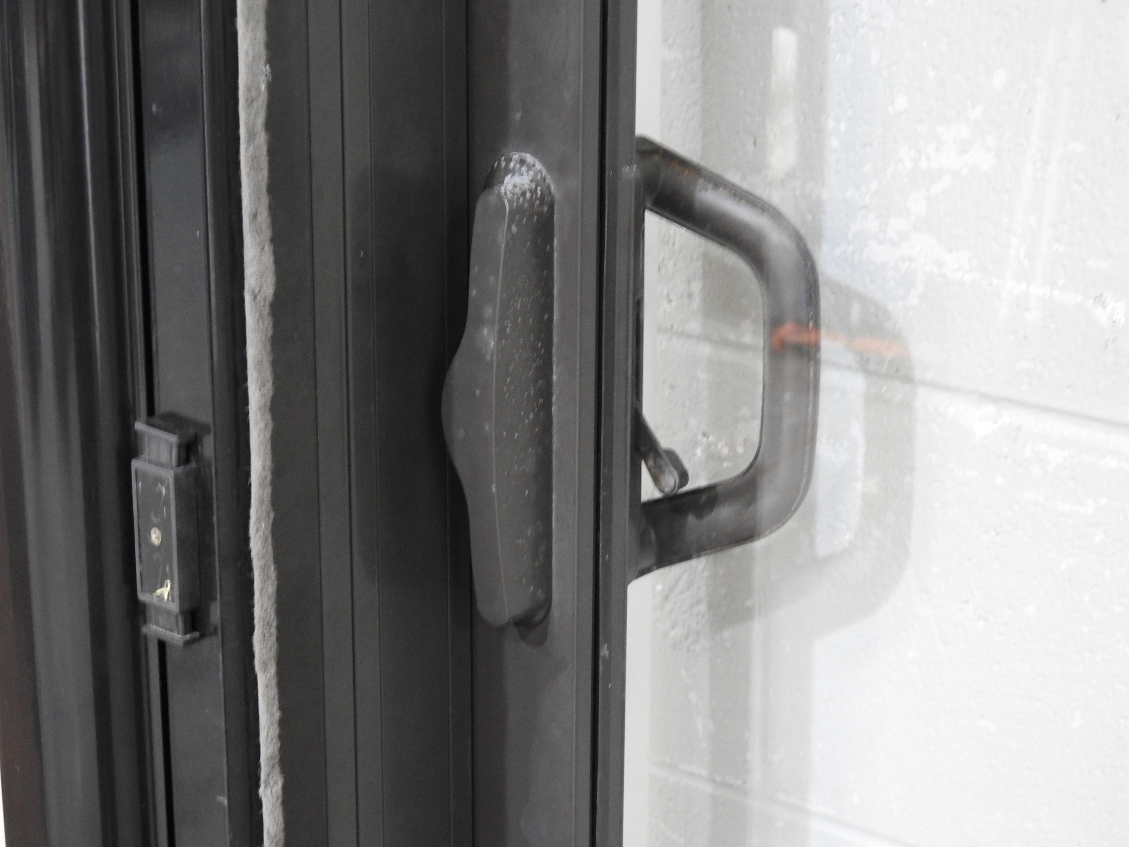 Ironsand Aluminium Stacker Sliding Door With Sliding Bug Screen