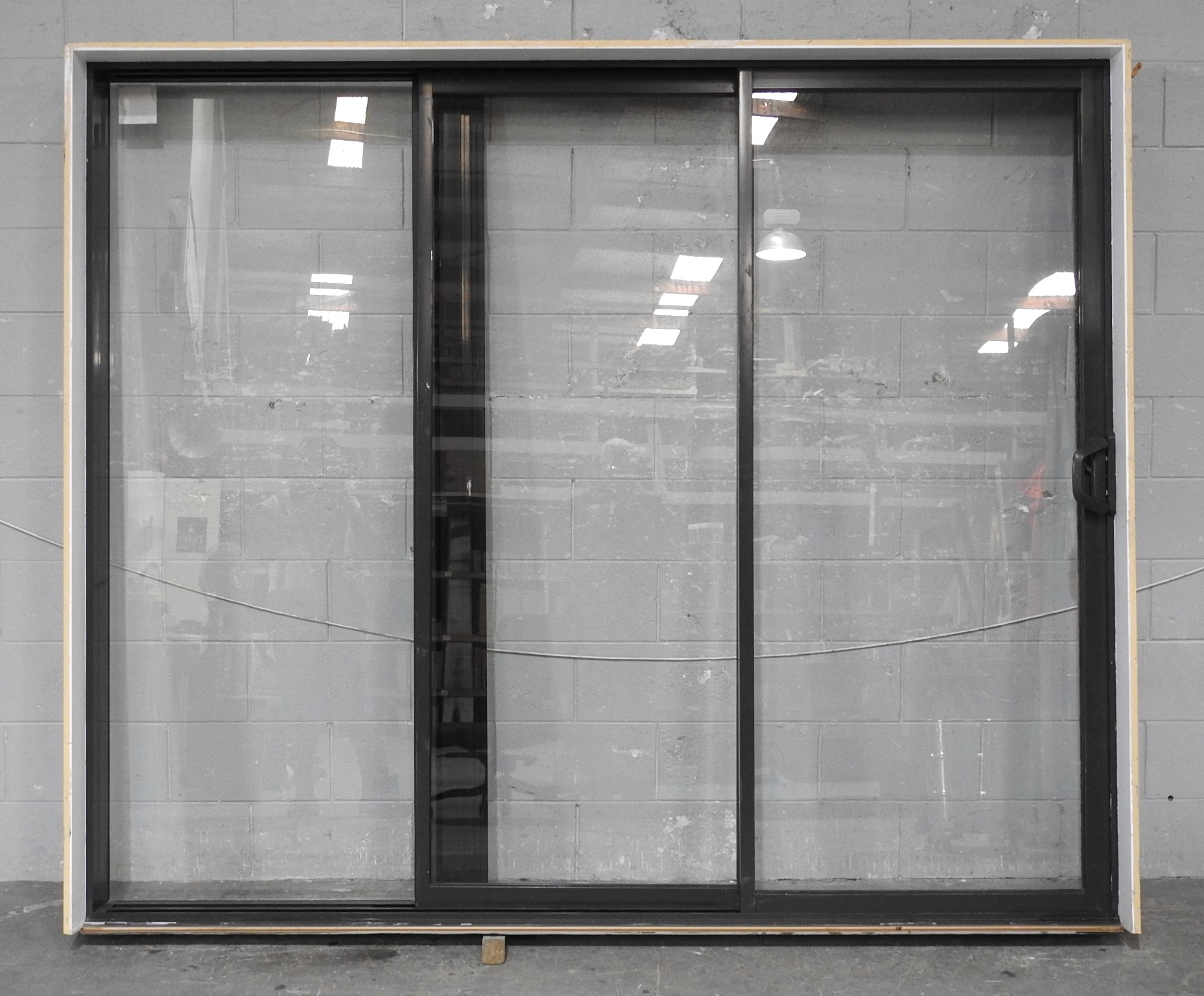 Ironsand Aluminium Stacker Sliding Door With Sliding Bug Screen