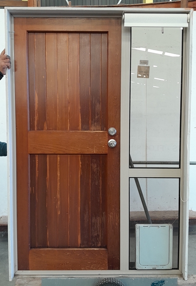 Bronco aluminium frame with Cedar door - Opens Out