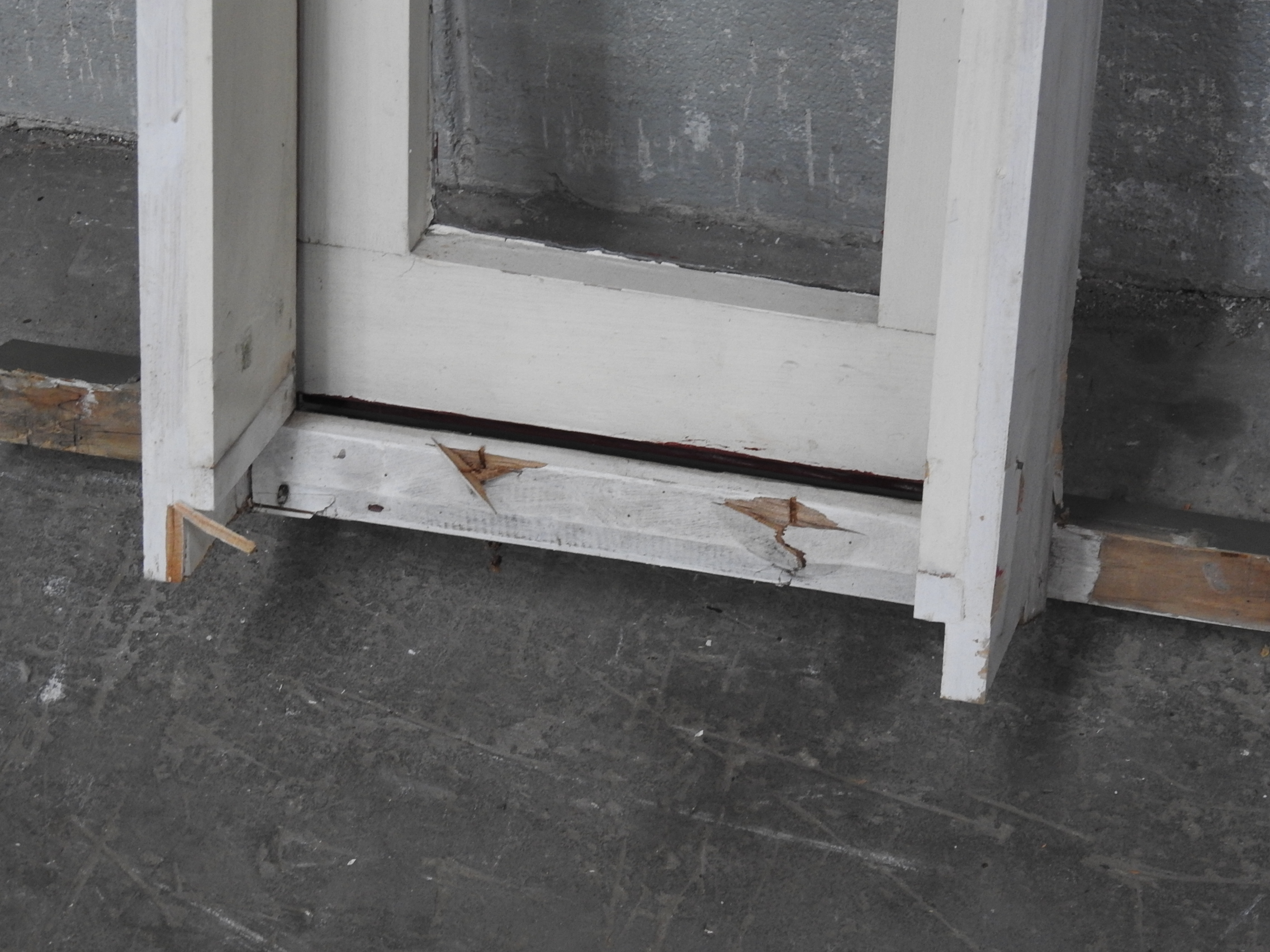 Wooden Single Awning Portrait Window - Bottom Opening